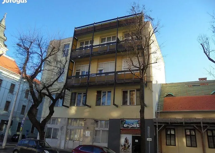 Stylish Delight In Downtown Of Apartment
